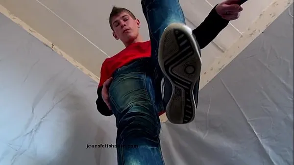 Hot trampling gay jeans fetish spit sneakers shoes hd720 nye klipp