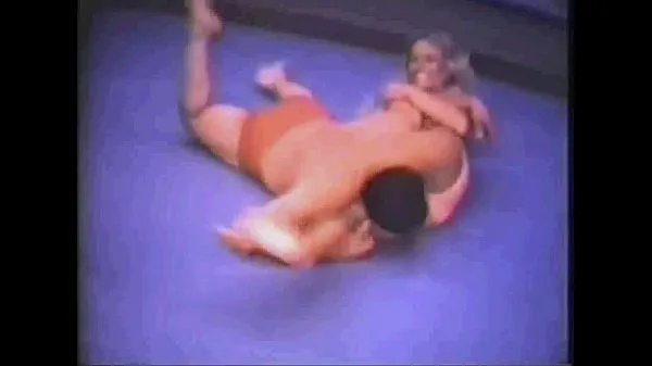 Mixed Wrestling Juan vs Blonde 2 Clip mới hấp dẫn