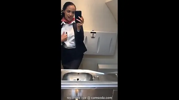 azafata latina se une al club de masturbación mile high en el lavabo y se corre clips nuevos