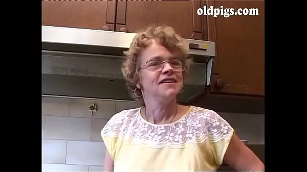Hot Old housewife sucking a young cock new Clips