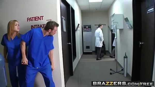 Brazzers - Doctor Adventures - Escena de enfermeras traviesas protagonizada por Krissy Lynn y Erik Everhard clips nuevos