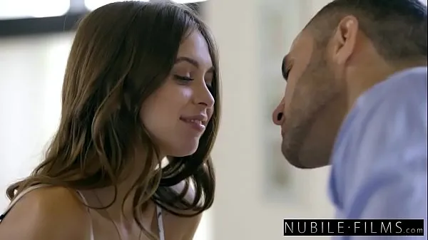 Vroči NubileFilms - Girlfriend Cheats And Squirts On Cocknovi posnetki
