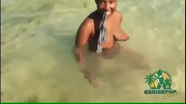 Alexis sur la plage nouveaux clips chauds