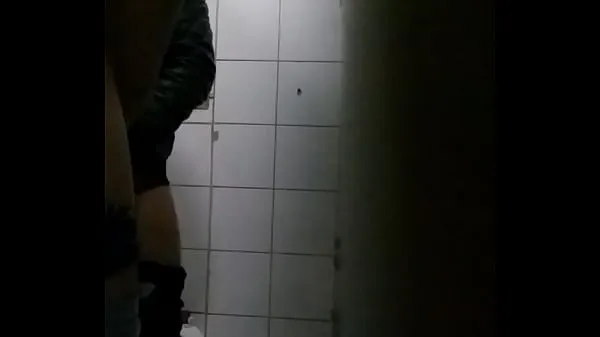 Hotte Guy sucking each other in the bathroom nye klip