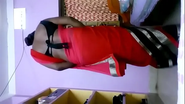 Kuumia Deepika bhabhi in red hot saree shaking ass in her home uutta klippiä