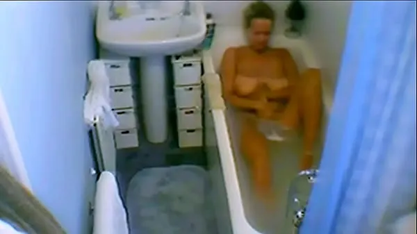 femme dans le bain nouveaux clips chauds