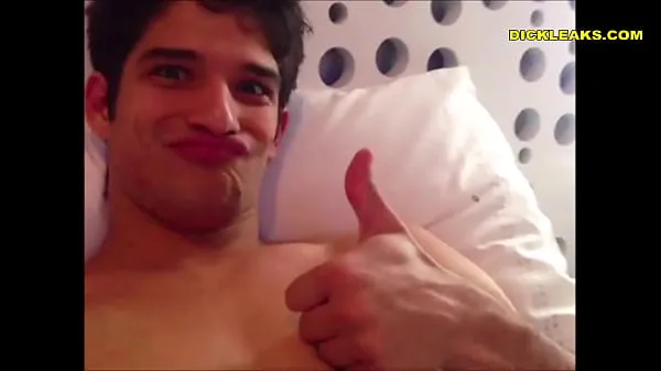 Fuite: Tyler Posey branlant sa grosse bite nouveaux clips chauds