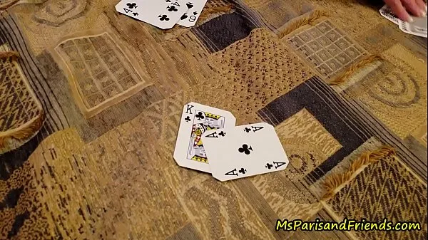 Paris perde seu jogo de cartas para ser fodida novos clipes interessantes