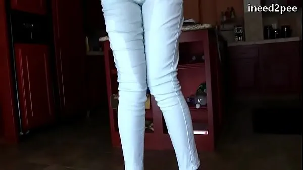 Chicas con vejigas llenas mojando sus bragas jeans 7 clips nuevos