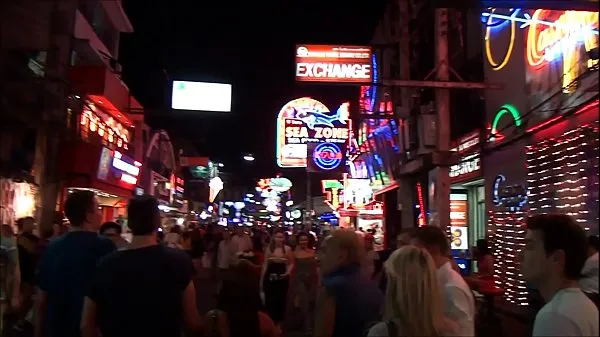 Rue piétonne de Pattaya en Thaïlande nouveaux clips chauds