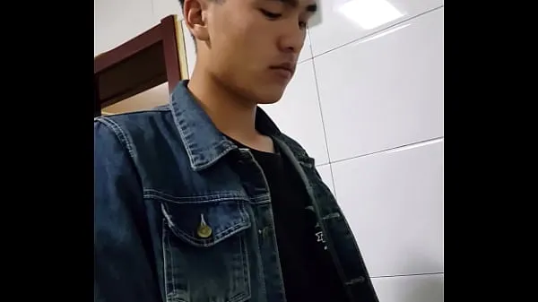 Hot Chinese boy pee new Clips