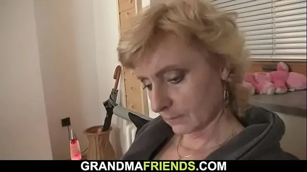 Abuelita flaca rubia vieja clips nuevos