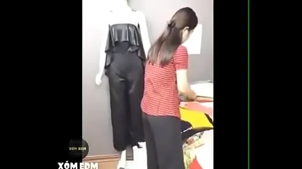 Em Xinh online muestra cómo se probó ropa clips nuevos