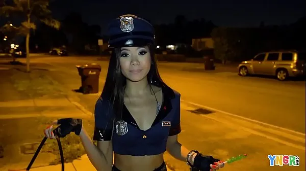 YNGR - Asian Teen Vina Sky fodida no Halloween novos clipes interessantes