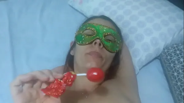 Horny Raquel stuffing a lollipop in her pussy Klip baharu panas