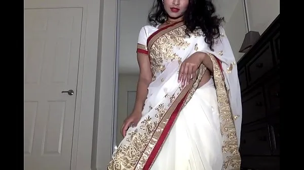 Desi Dhabi à Saree se déshabille et joue avec une chatte poilue nouveaux clips chauds