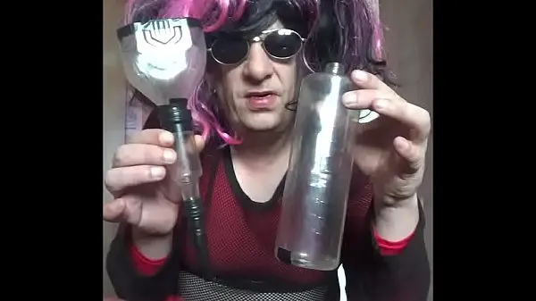 Hot my name is mark wright i am a bisexual crossdressing sissy and with chains h. from my bullsack i piss in a bottle then d. it but wished i had a real cock in my ass at the same time nuove clip