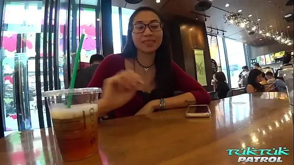 Newcy Thai gets picked up and refucked by new guy that leaves her pussy destroyed in cum Klip baharu panas