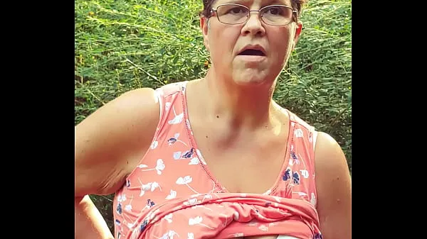 Heiße Oma T SQUIRTING im öffentlichen Parkneue Clips