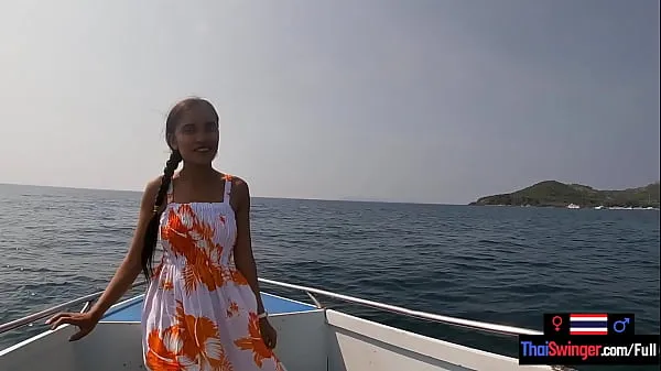 Loué un bateau pour une journée et couché dessus avec sa petite amie asiatique nouveaux clips chauds