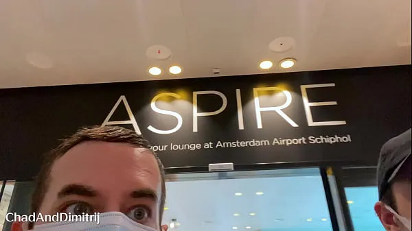 Vroči risky public blowjob in the Amsterdam Schiphol Airport toilets with facialnovi posnetki