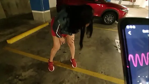 horny girl finger her pussy at the Mall parking lot Clip mới hấp dẫn