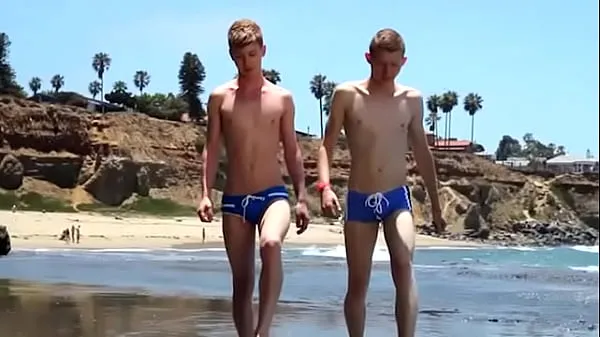 Dia dos Meninos na Praia novos clipes interessantes