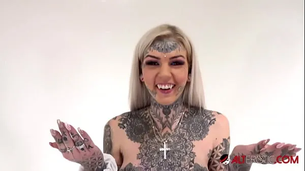 Hot Tattooed Amber Luke rides the tremor for the first time new Clips