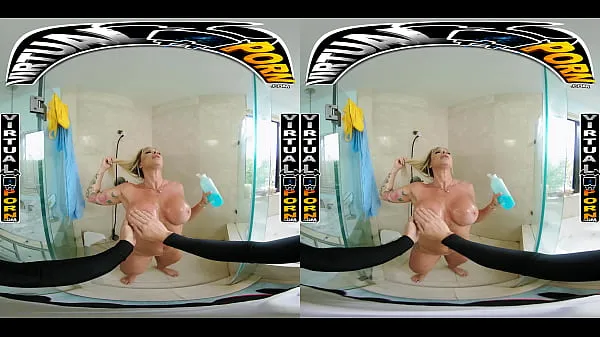 Busty Blonde MILF Robbin Banx Seduces Step Son In Shower คลิปใหม่ยอดนิยม