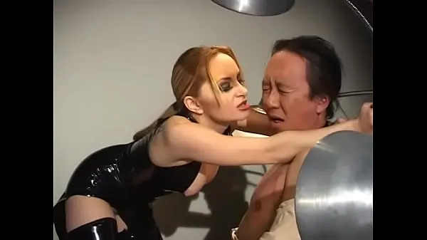 Καυτά Asian man gets off on being restrained by dominatrix for belt fun νέα κλιπ