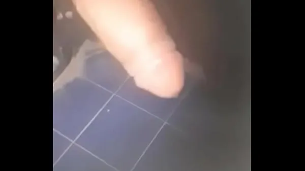 Sıcak Handjob in the bathroom extracting milk from my thick cock yeni Klipler