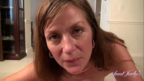 Votre belle-tante MILF à la chatte poilue de 43 ans suce votre bite et vous laisse la baiser (Isabella - POV virtuel nouveaux clips chauds