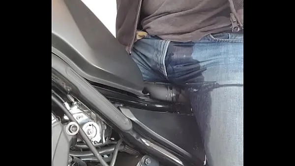 Pee Desperation on Motorcycle مقاطع جديدة رائعة