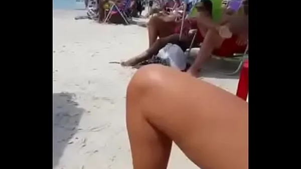 Casada carioca traviesa en la playa mostrando su coño clips nuevos