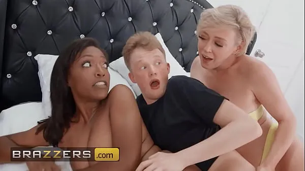 Горячие Brazzers Ди Уильямс занимается тайным сексом с Джимми, прежде чем ее падчерица присоединяется к сексу втроемновые клипы