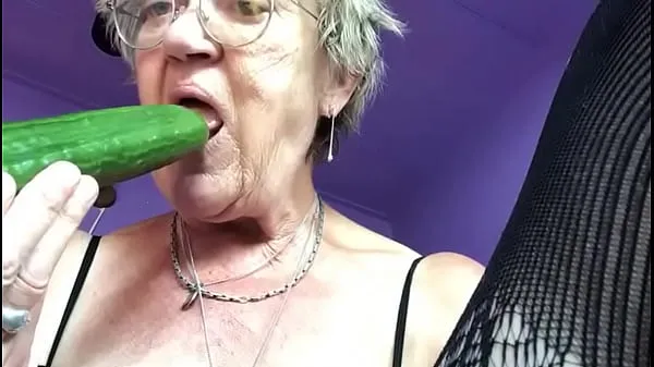 Hot Grandma plays with cucumber new Clips
