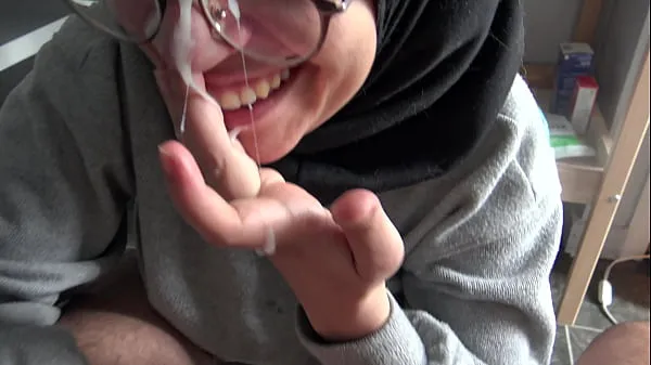 A Muslim girl is disturbed when she sees her teachers big French cock Klip baru yang keren