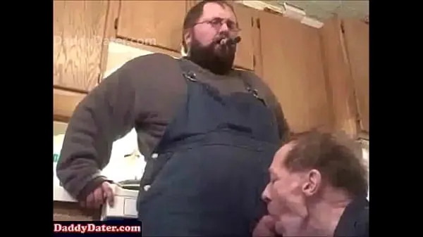Daddybear Top Gets his Cock Sucked by Old Man مقاطع جديدة رائعة