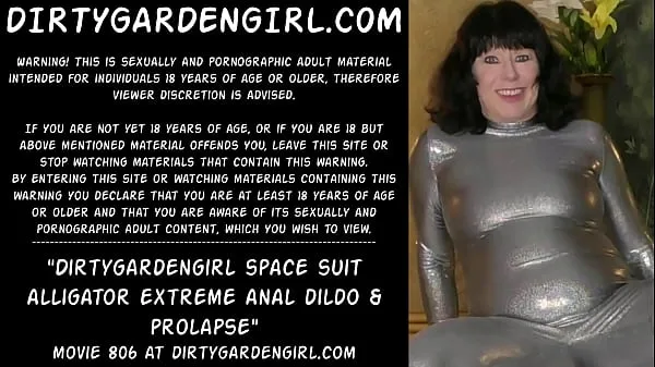 Populárne Dirtygardengirl space suit alligator extreme anal dildo & prolapse nové klipy